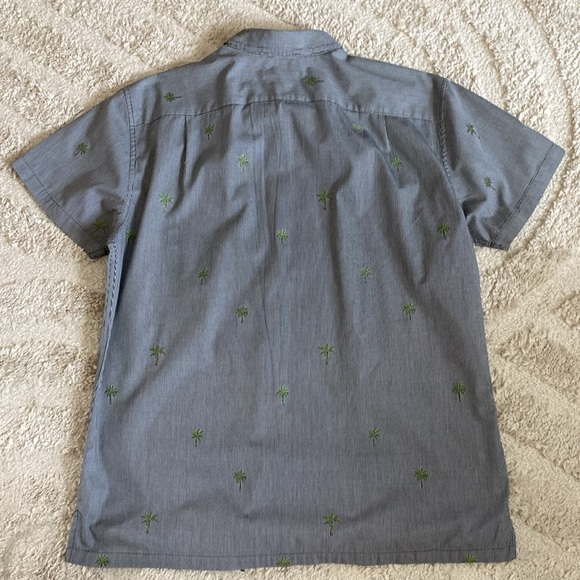 Tori Richard Men’s Blk/Wht short sleeve button shirt with palm tree pattern - Picture 6 of 7